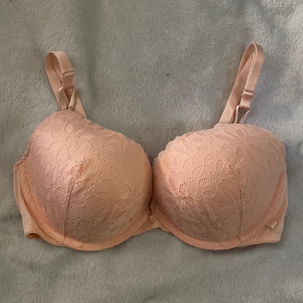 Brand New Never Worn Victoria’s Secret push up bra; size: 34D